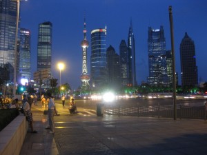 Skyline von Shanghai bei Nacht